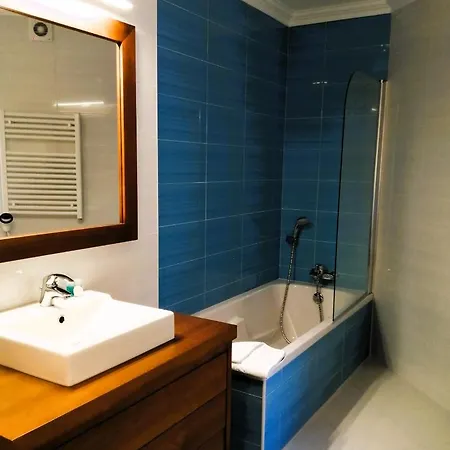 D'el Rey The Golf & *