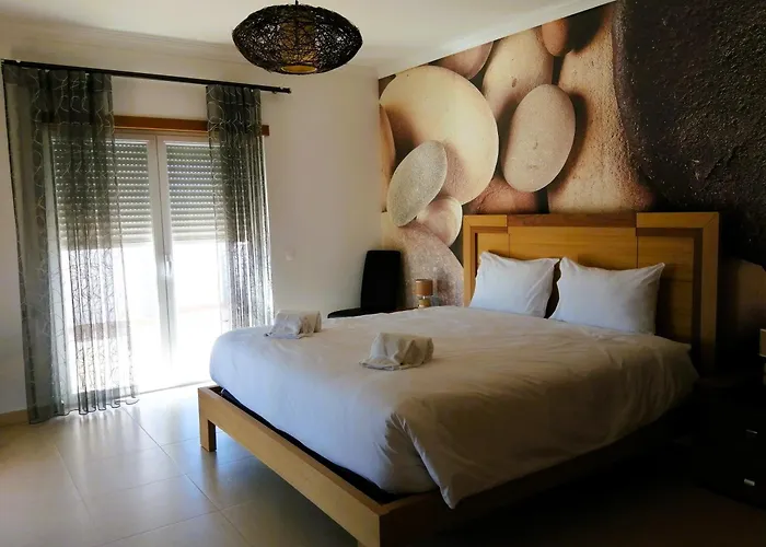 D'el Rey The Golf & *